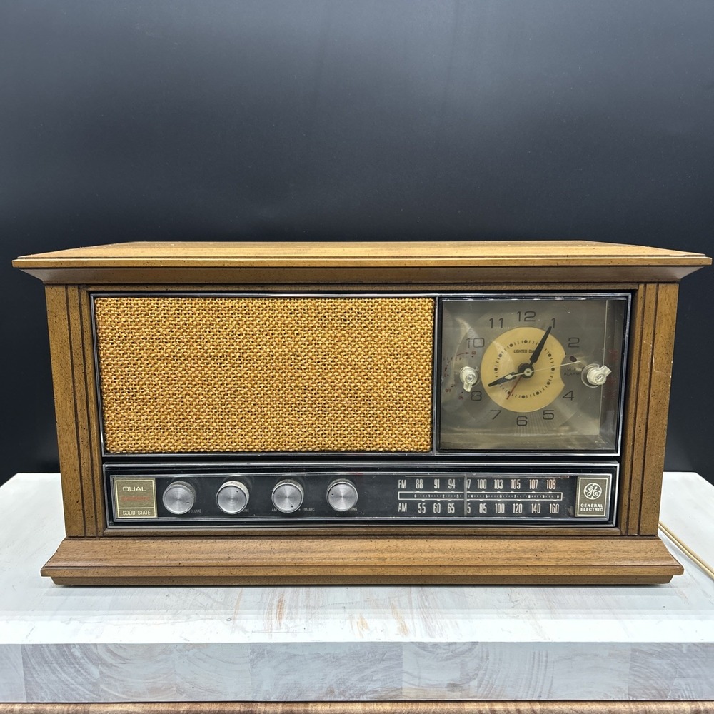 Vintage GE C2560A AM/FM Clock Radio Solid State Mid Century Pecan Wood Dual Spkr